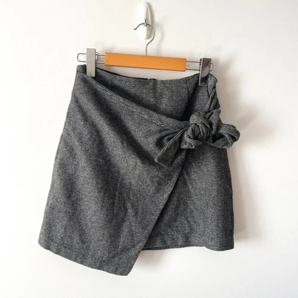 Aritzia Wilfred Wrap Front Wool Cashmere Bow Mini Skirt Grey Plaid Size 4 - Picture 5 of 9